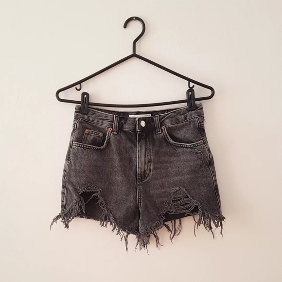 Black high waisted shorts - Picture 1 of 3